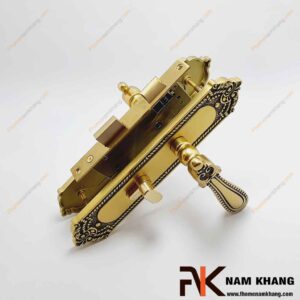 Khóa cửa thông phòng bằng đồng hoa văn cổ điển NK582M-OR FHOMENAMKHANG