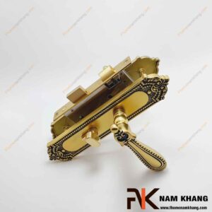 Khóa cửa thông phòng bằng đồng hoa văn cổ điển NK582M-OR FHOMENAMKHANG