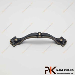 Tay nắm cửa tủ bằng đồng cổ điển NK149D-BCF FHOMENAMKHANG