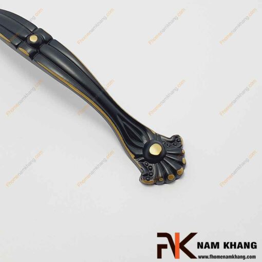 Tay nắm cửa tủ bằng đồng cổ điển NK149D-BCF FHOMENAMKHANG