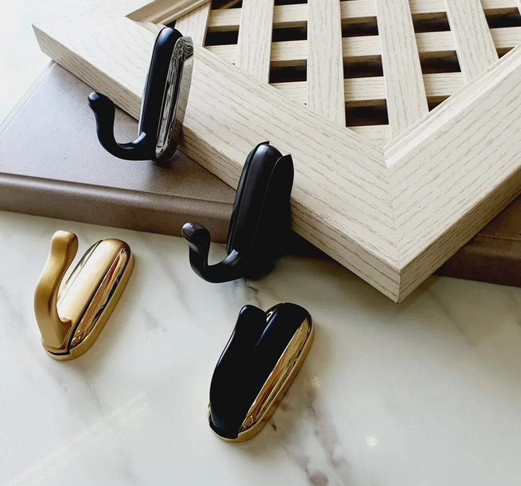 Nên chọn móc treo làm từ chất liệu gì tốt nhất 4 moc treo tuong cao cap fhomenamkhang5