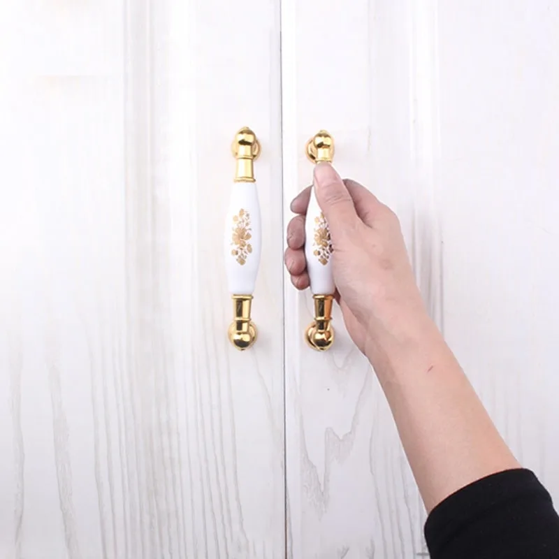 Những Mẫu Tay Cầm Tủ Bếp Cổ Điển Cao Cấp Đáng Mua Nhất 17 tay nam tu bep co dien fhomenamkhang12